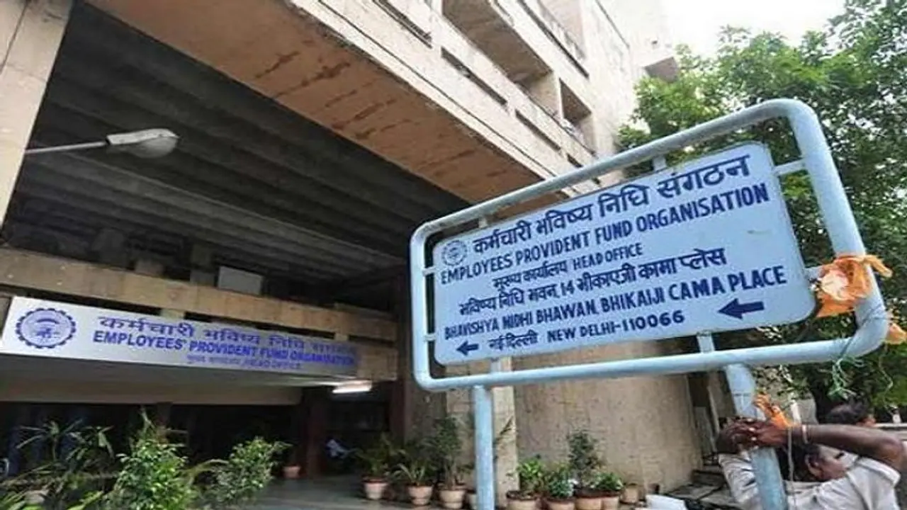 EPF नियमों में बदलाव, पीएफ कॉन्ट्रिब्यूशन पर टैक्स को लेकर कन्फ्यूजन बरकरार, जानें इसकी वजह EPF नियमों में बदलाव, पीएफ कॉन्ट्रिब्यूशन पर टैक्स को लेकर कन्फ्यूजन बरकरार, जानें इसकी वजह