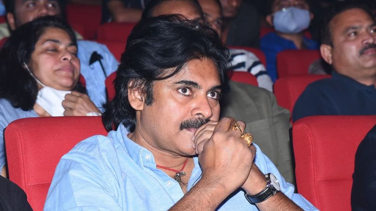 భక్తుల మనోభావాలను దెబ్బ తీశారు: పవన్ కల్యాణ్ మీద మండిపాటు భక్తుల మనోభావాలను దెబ్బ తీశారు: పవన్ కల్యాణ్ మీద మండిపాటు