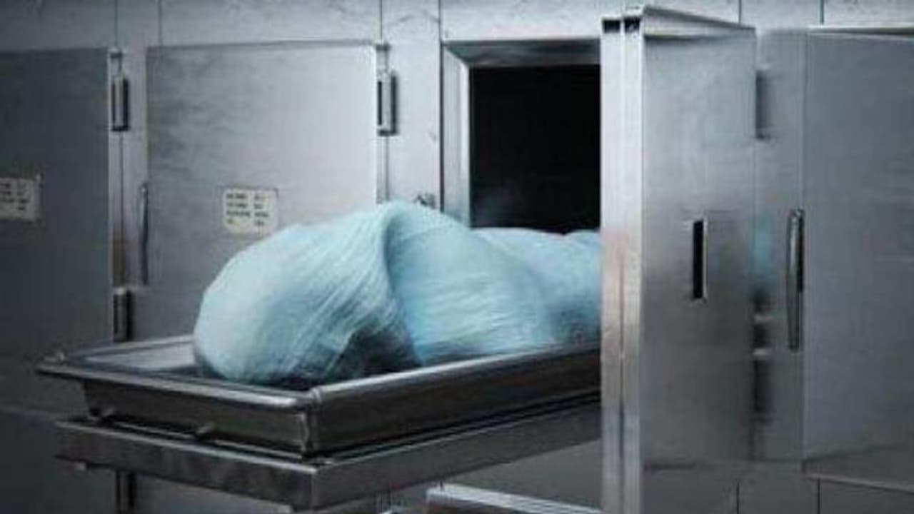 मौत के ढाई साल बाद होगा अंतिम संस्कार, बिना गलती के मिली इतनी बड़ी सजा..जानिए क्या है पूरा मामला मौत के ढाई साल बाद होगा अंतिम संस्कार, बिना गलती के मिली इतनी बड़ी सजा..जानिए क्या है पूरा मामला