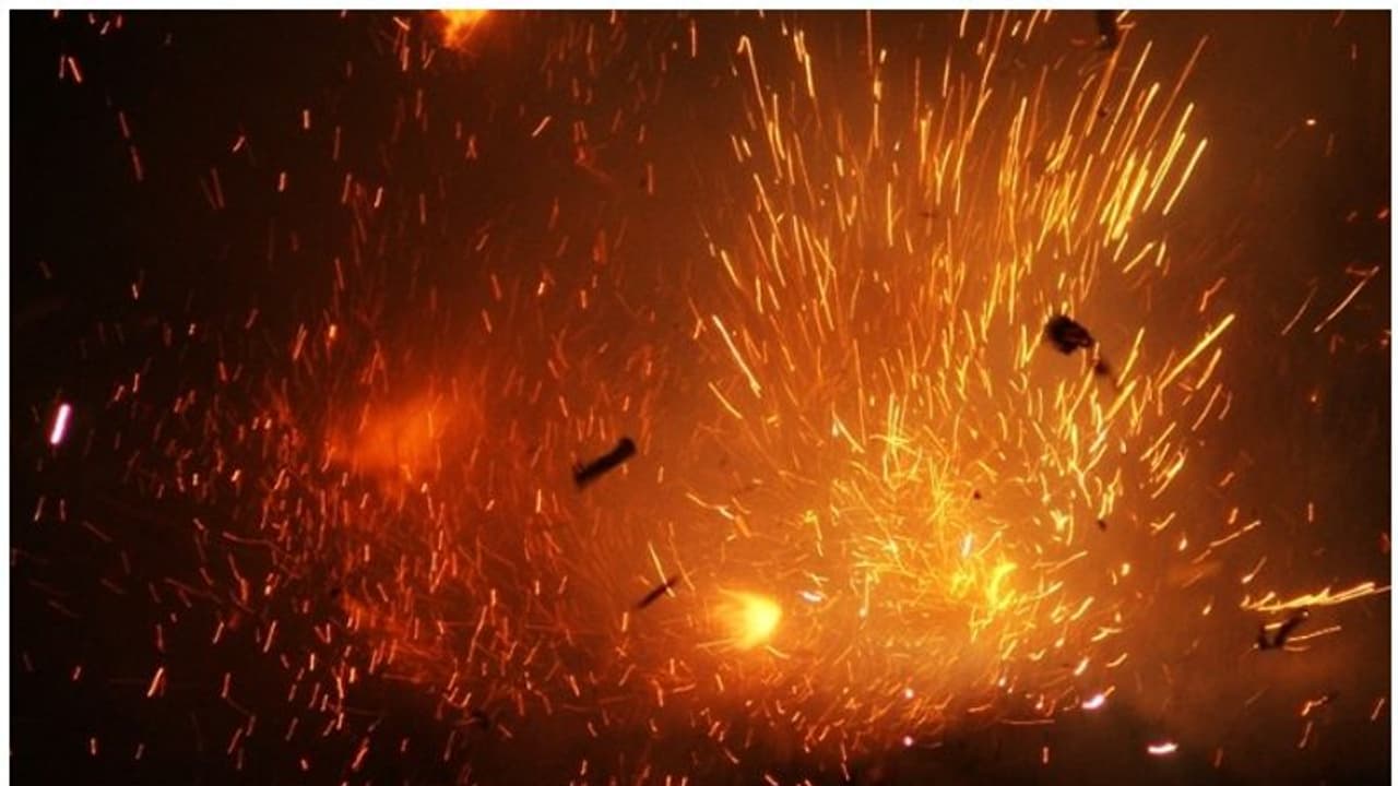 BJP : വടകരയില് ബിജെപി ആഹ്ലാദപ്രകടനത്തിനിടെ പടക്കം പൊട്ടി പ്രവര്ത്തകന്റെ കൈപ്പത്തി തകര്ന്നു BJP : വടകരയില് ബിജെപി ആഹ്ലാദപ്രകടനത്തിനിടെ പടക്കം പൊട്ടി പ്രവര്ത്തകന്റെ കൈപ്പത്തി തകര്ന്നു