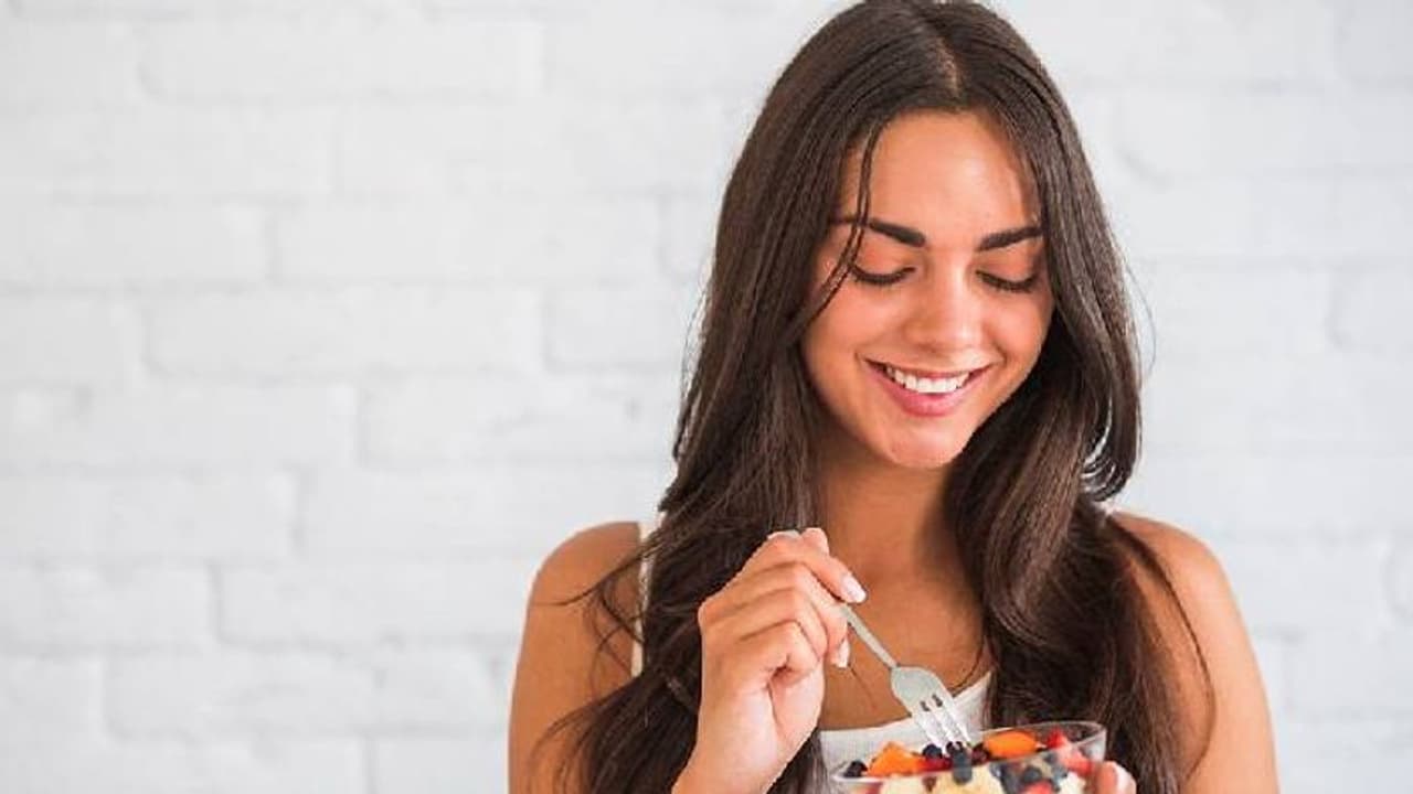 തലമുടിയുടെ ആരോഗ്യത്തിന് കഴിക്കാം ഈ അഞ്ച് ഭക്ഷണങ്ങള്... തലമുടിയുടെ ആരോഗ്യത്തിന് കഴിക്കാം ഈ അഞ്ച് ഭക്ഷണങ്ങള്...