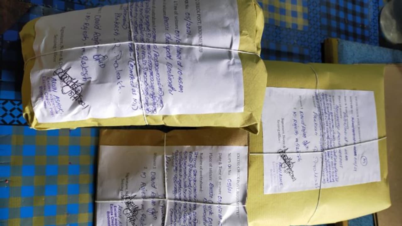 ഇലക്ഷന് സ്പെഷ്യല് ഡ്രൈവ്: ഇടുക്കിയില് കഞ്ചാവുമായി യുവാവ് പിടിയില് ഇലക്ഷന് സ്പെഷ്യല് ഡ്രൈവ്: ഇടുക്കിയില് കഞ്ചാവുമായി യുവാവ് പിടിയില്