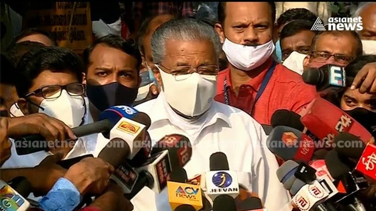 സ്വാമി അയ്യപ്പനടക്കം എല്ലാ ദൈവങ്ങളും എൽഡിഎഫ് സർക്കാരിനൊപ്പം: മുഖ്യമന്ത്രി സ്വാമി അയ്യപ്പനടക്കം എല്ലാ ദൈവങ്ങളും എൽഡിഎഫ് സർക്കാരിനൊപ്പം: മുഖ്യമന്ത്രി