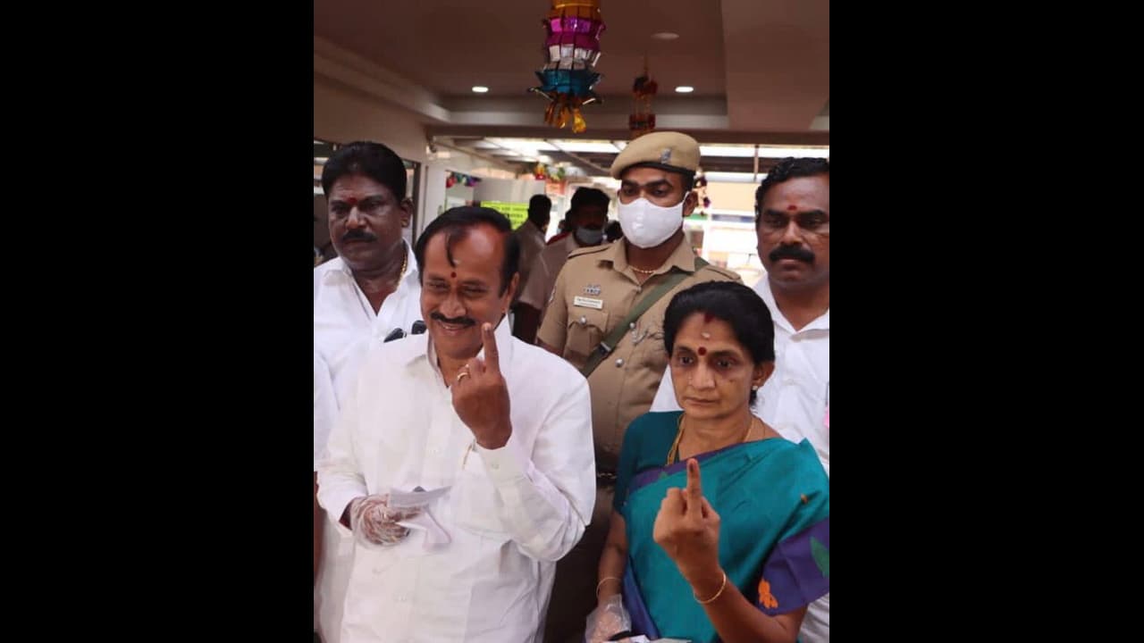 இது தமிழகத்தில் பாஜகவை வலிமையாக உருவாக்குகின்ற நாள்.. ஜனநாயக கடமையை நிறைவேற்றுங்கள். எச்.ராஜா அதிரடி. இது தமிழகத்தில் பாஜகவை வலிமையாக உருவாக்குகின்ற நாள்.. ஜனநாயக கடமையை நிறைவேற்றுங்கள். எச்.ராஜா அதிரடி.