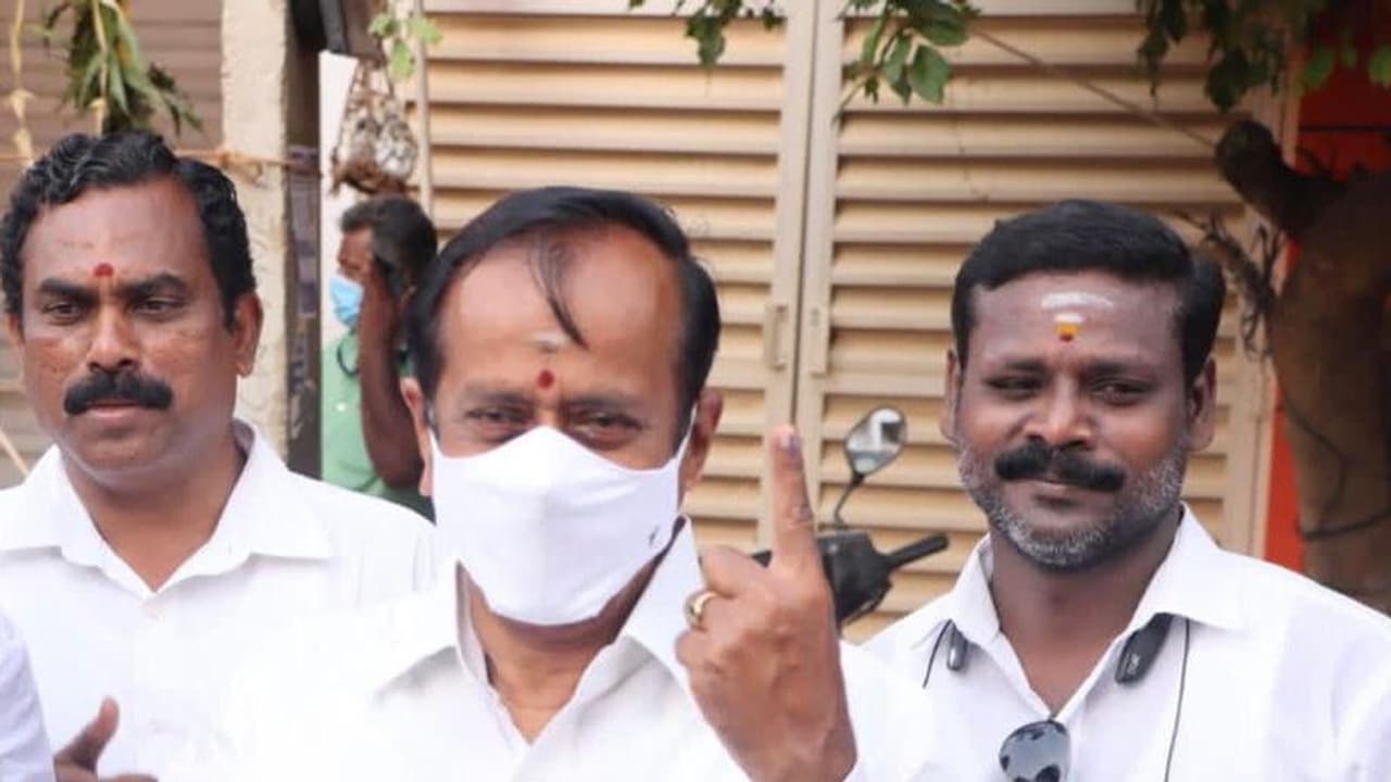 பாஜக தொண்டர்களுக்கு எச்.ராஜா கொடுத்த பயங்கர அதிர்ச்சி.. காரைக்குடியில் கலக்கும் காங்கிரஸ்.. பாஜக தொண்டர்களுக்கு எச்.ராஜா கொடுத்த பயங்கர அதிர்ச்சி.. காரைக்குடியில் கலக்கும் காங்கிரஸ்..