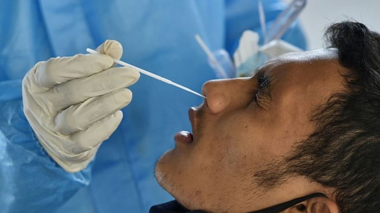 ఏపీలో కరోనా డేంజర్ బెల్స్: ఒక్క రోజులోనే 2,558 కేసులు ఏపీలో కరోనా డేంజర్ బెల్స్: ఒక్క రోజులోనే 2,558 కేసులు