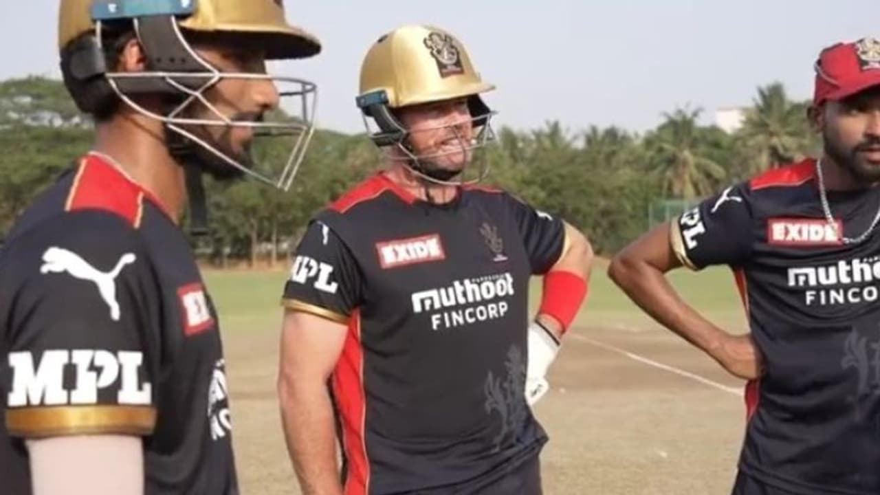 ஐபிஎல் ஒப்பந்த விதிகளை மீறிட்டீங்க..! ஆர்சிபி வீரருக்கு கடும் எச்சரிக்கை