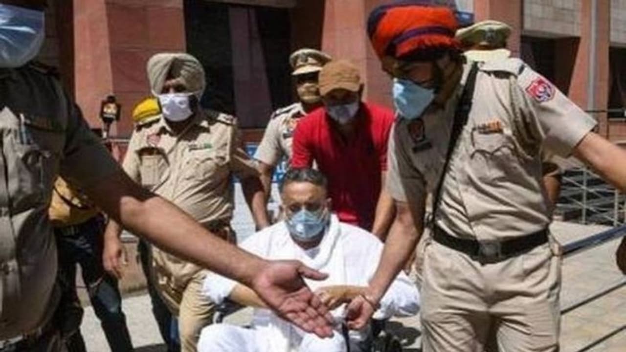 मुख्तार अंसारी को मारने की साजिश रच रहा है बृजेश सिंह, पत्नी ने ऐसे आरोप लगाते हुए की ये मांग मुख्तार अंसारी को मारने की साजिश रच रहा है बृजेश सिंह, पत्नी ने ऐसे आरोप लगाते हुए की ये मांग