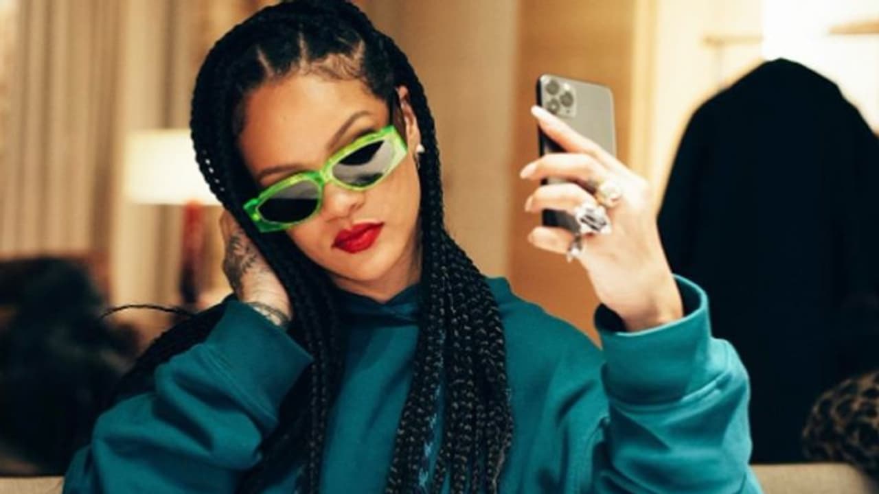 Pop star Rihanna is seen chanting slogans on NYC streets protesting against 'Asian Hate' (See this) Pop star Rihanna is seen chanting slogans on NYC streets protesting against 'Asian Hate' (See this)
