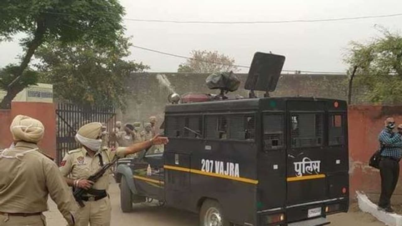 Pakistan IED: সীমান্তের খুব কাছ থেকে উদ্ধার পাকিস্তানি আইইডি, ফের নাশকতার আশঙ্কা