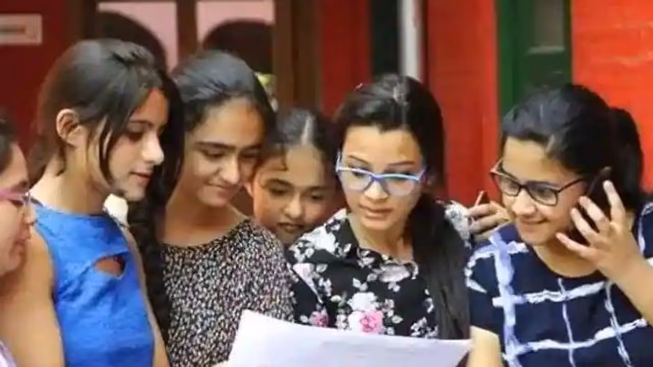 MP में कोरोना बेकाबू: 9वीं 11वीं के छात्र घर से दे सकेंगे एग्जाम, 10वीं और 12वीं छात्रों को भी राहत