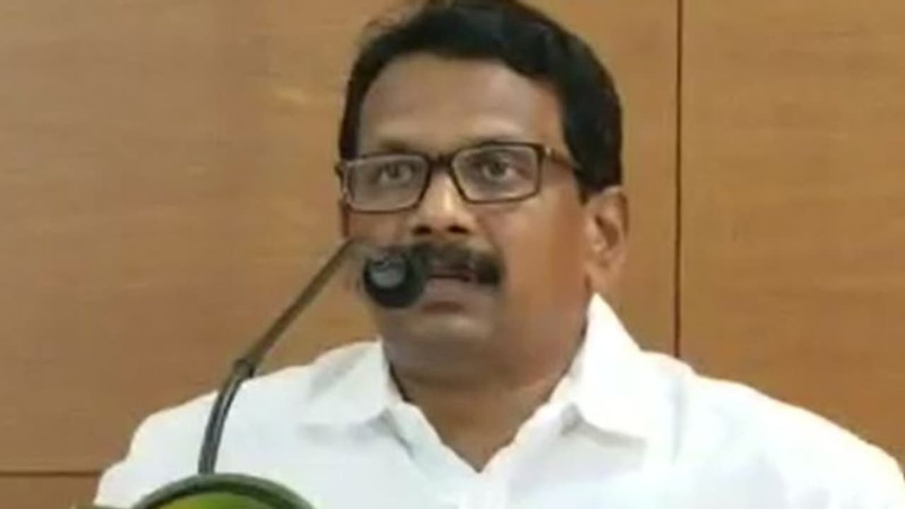 ഇരട്ട വോട്ട്: പൊലീസിനെതിരെ കോൺഗ്രസ്; ഇടുക്കിയിൽ അതിര്ത്തി പരിശോധന കര്ശനമാക്കി ഇരട്ട വോട്ട്: പൊലീസിനെതിരെ കോൺഗ്രസ്; ഇടുക്കിയിൽ അതിര്ത്തി പരിശോധന കര്ശനമാക്കി