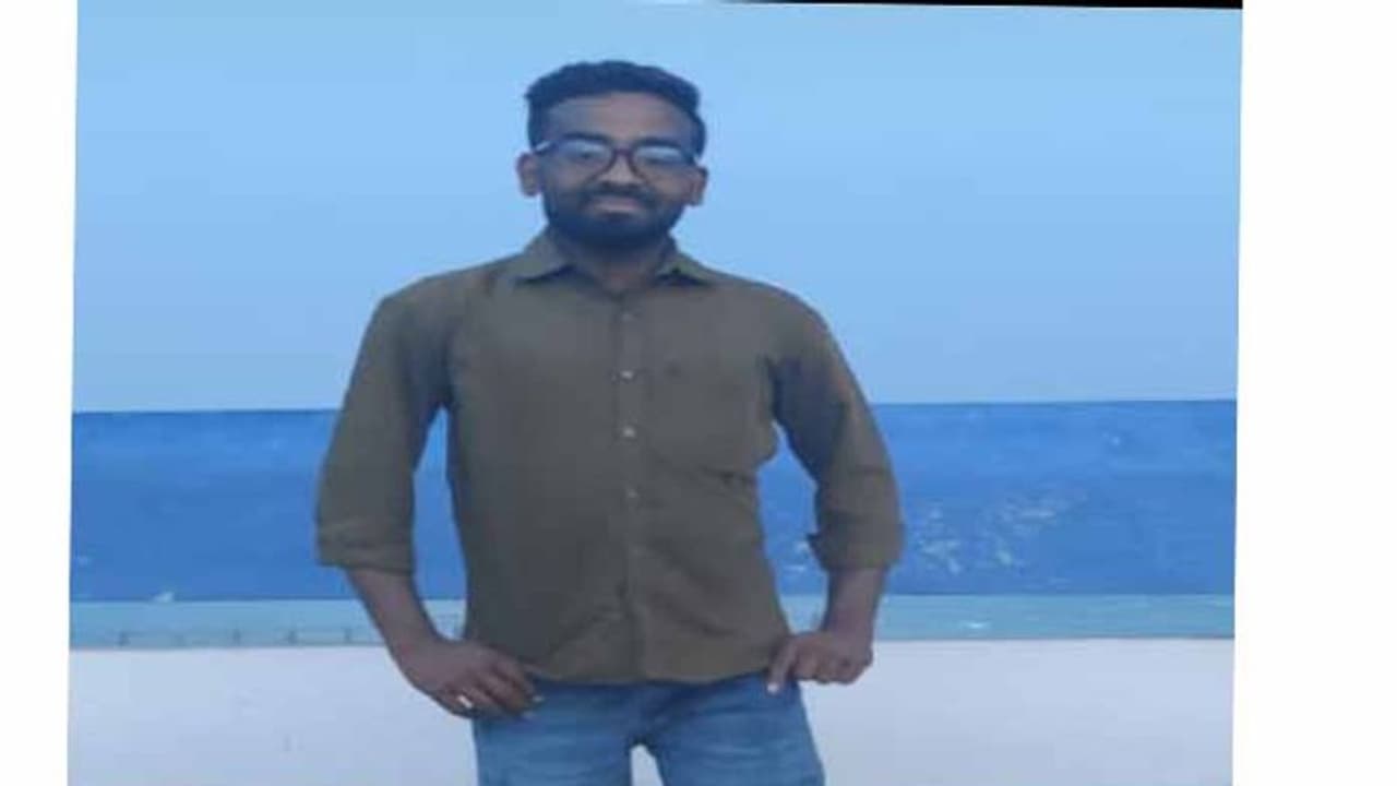 టీచర్ దంపతుల ఆత్మహత్య: ప్రైవేట్ ఉపాధ్యాయులకు 2 వేలు, 25 కేజీల బియ్యం... కేసీఆర్ ప్రకటన టీచర్ దంపతుల ఆత్మహత్య: ప్రైవేట్ ఉపాధ్యాయులకు 2 వేలు, 25 కేజీల బియ్యం... కేసీఆర్ ప్రకటన