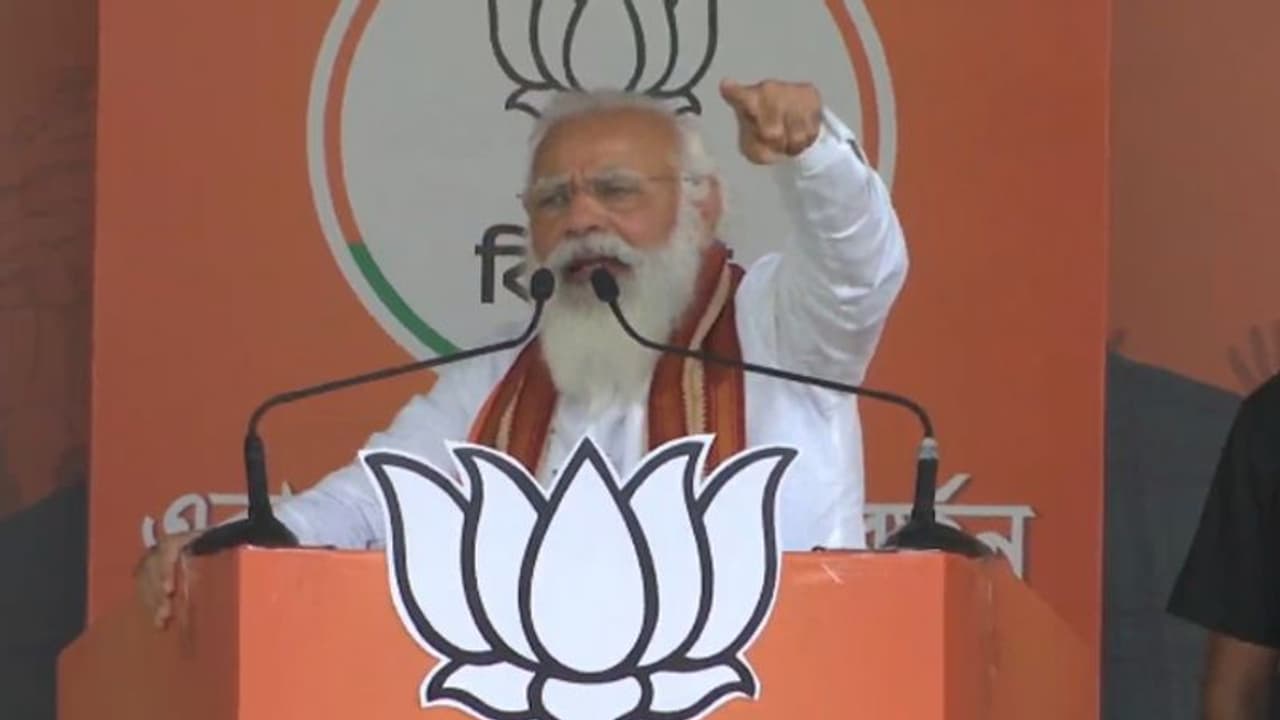 মোদির ছবি বিকৃত করায় তোলপাড় মুর্শিদাবাদ, কাঠগড়ায় তৃণমূল মোদির ছবি বিকৃত করায় তোলপাড় মুর্শিদাবাদ, কাঠগড়ায় তৃণমূল