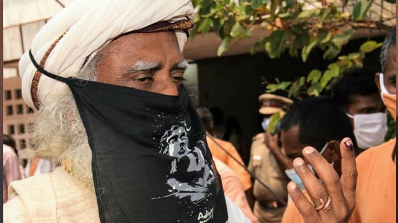 वोट डालने के बाद बोले सद्गुरु तमिलनाडु की नई सरकार के साथ मंदिरों को आजाद कराने के लिए करेंगे काम