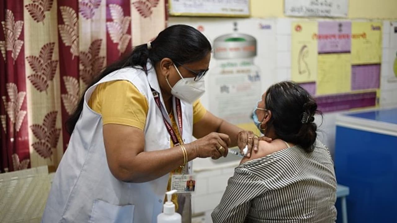 ಲಸಿಕೆ ನೀಡುವಿಕೆಯಲ್ಲಿ ಭಾರತದ ಸಾಧನೆ; 12 ಕೋಟಿ ವ್ಯಾಕ್ಸಿನ್ ವಿತರಣೆ! ಲಸಿಕೆ ನೀಡುವಿಕೆಯಲ್ಲಿ ಭಾರತದ ಸಾಧನೆ; 12 ಕೋಟಿ ವ್ಯಾಕ್ಸಿನ್ ವಿತರಣೆ!