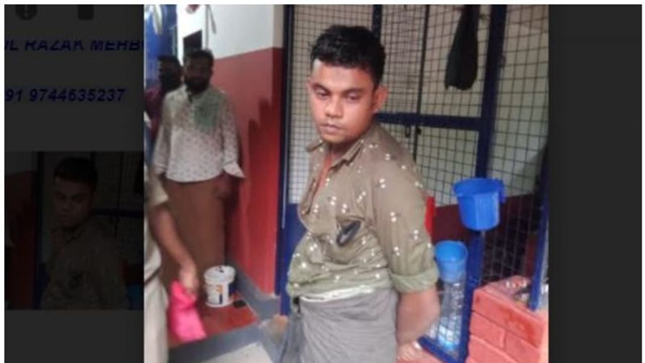 ക്ഷേത്രത്തില് മോഷ്ടിക്കാനെത്തി, മദ്യം കണ്ടതോടെ കണ്ട്രോള് പോയി, അടിച്ച് പൂസായതോടെ കൈയോടെ പൊക്കി പൊലീസ് ക്ഷേത്രത്തില് മോഷ്ടിക്കാനെത്തി, മദ്യം കണ്ടതോടെ കണ്ട്രോള് പോയി, അടിച്ച് പൂസായതോടെ കൈയോടെ പൊക്കി പൊലീസ്