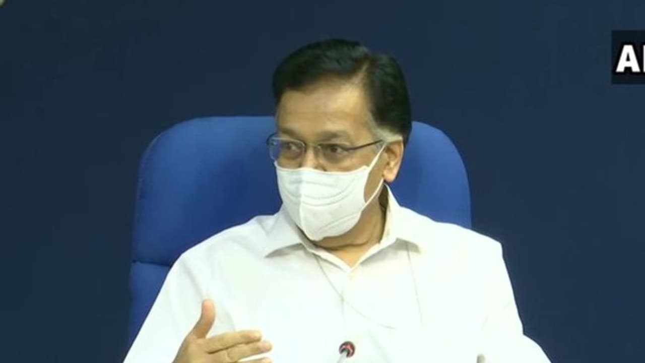 কেন এখনই সবার জন্য করোনাভাইরাসের টিকা নয়, কেন্দ্রের এই নীতির কারণ জানালেন রাজেশ ভূষণ কেন এখনই সবার জন্য করোনাভাইরাসের টিকা নয়, কেন্দ্রের এই নীতির কারণ জানালেন রাজেশ ভূষণ