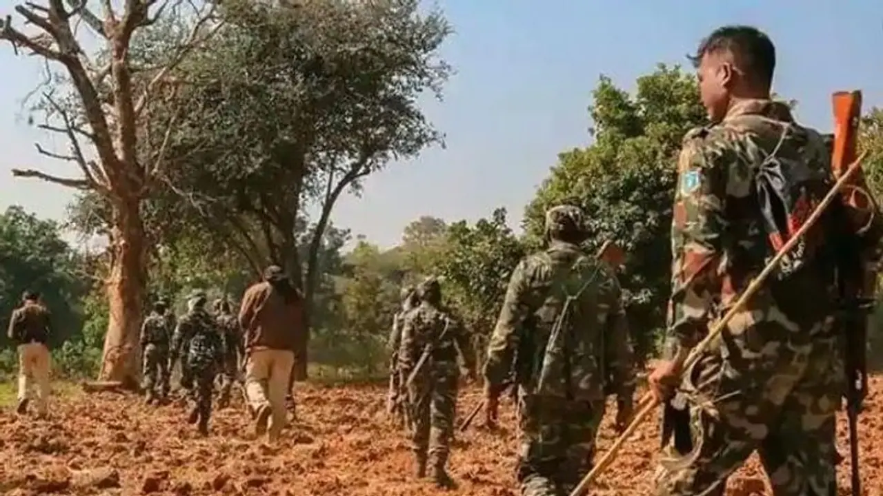 করোনা সংক্রমণের জের, দল ছেড়ে আতঙ্কে পালাচ্ছে মাওবাদীরা করোনা সংক্রমণের জের, দল ছেড়ে আতঙ্কে পালাচ্ছে মাওবাদীরা