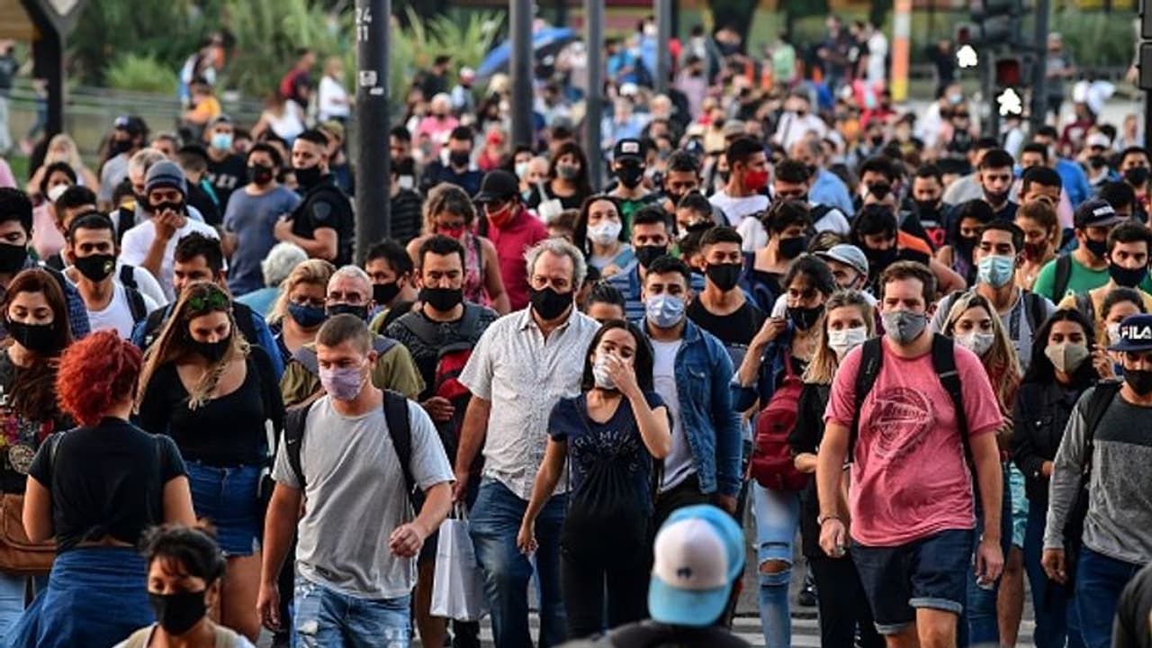 ఒక్కరి నుంచి 406మందికి కరోనా సోకే ప్రమాదం..! ఒక్కరి నుంచి 406మందికి కరోనా సోకే ప్రమాదం..!