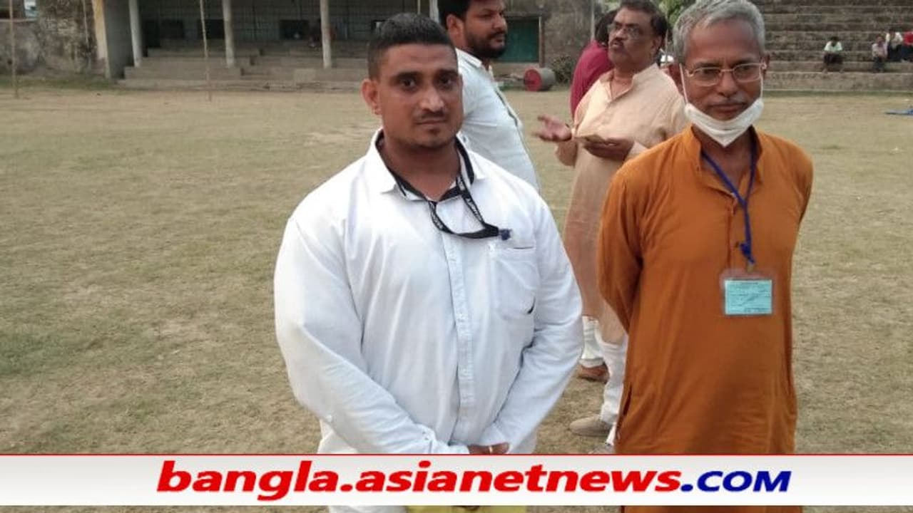 মনোহর আইচের ভাবশিষ্যই বিজেপি নেতার দেহরক্ষী, ভোটের ধাক্কায় এলোমেলো শরীর চর্চা মনোহর আইচের ভাবশিষ্যই বিজেপি নেতার দেহরক্ষী, ভোটের ধাক্কায় এলোমেলো শরীর চর্চা