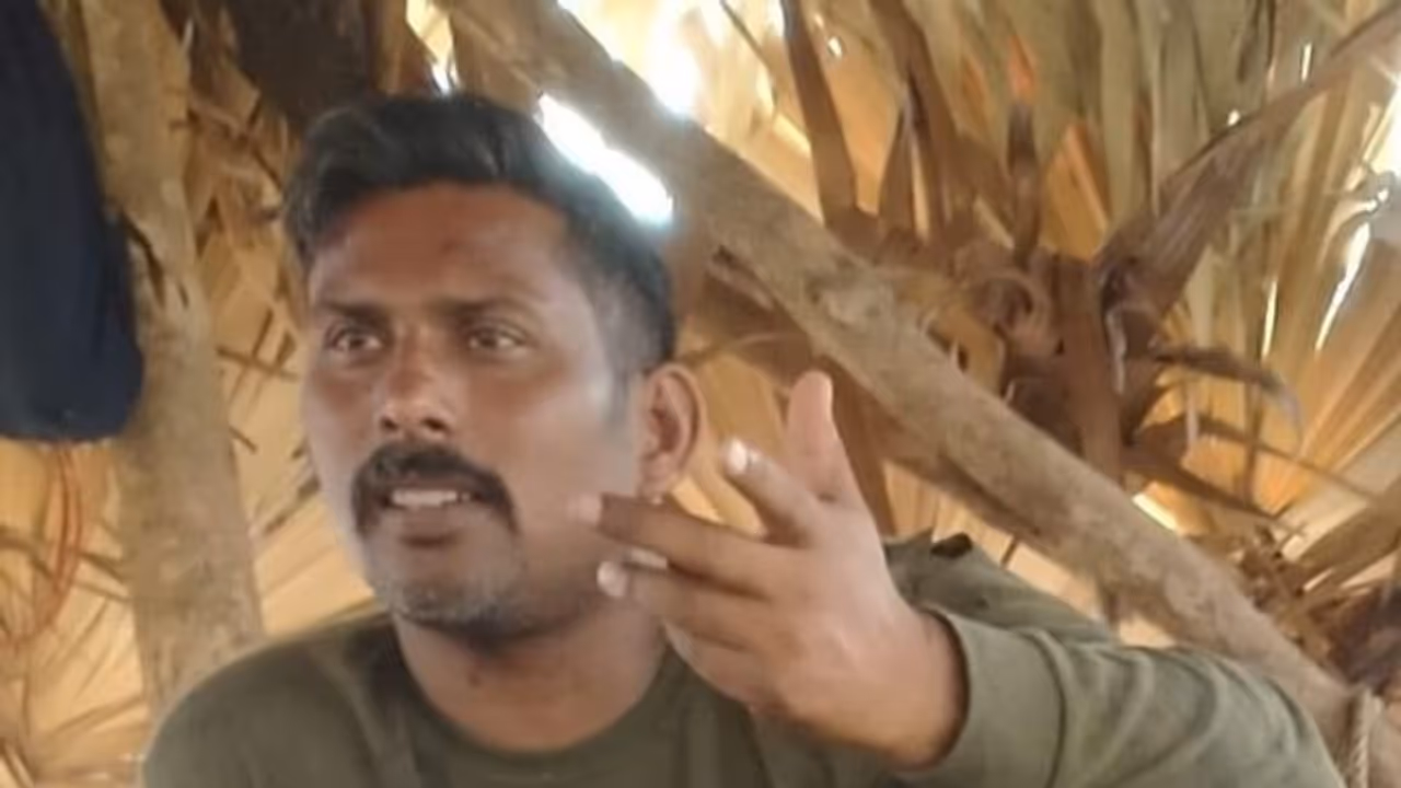 মাওবাদীদের ডোরায় বন্দি সিআরপিএফ জওয়ান, মুক্তির আর্জি পরিবারের মাওবাদীদের ডোরায় বন্দি সিআরপিএফ জওয়ান, মুক্তির আর্জি পরিবারের