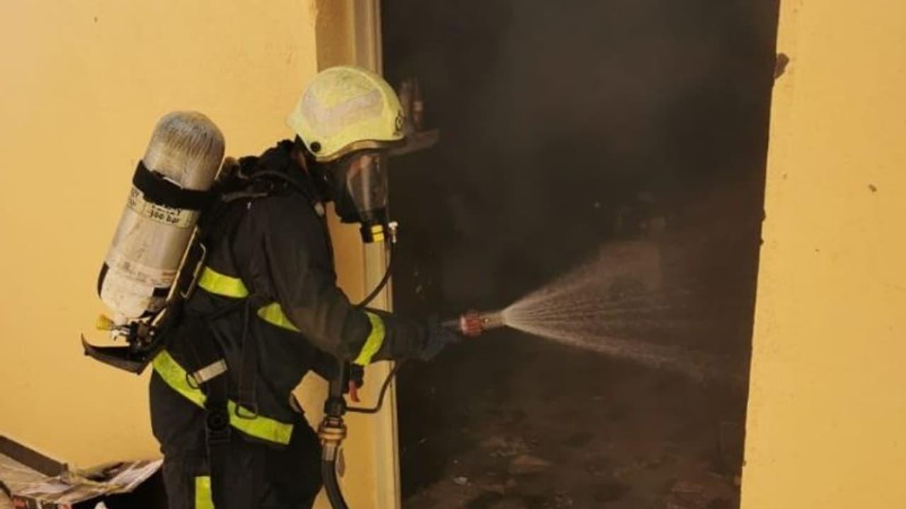 ഒമാനിലെ അൽ ബുറേമി ഗവർണറേറ്റിൽ തീപിടിത്തം ഒമാനിലെ അൽ ബുറേമി ഗവർണറേറ്റിൽ തീപിടിത്തം