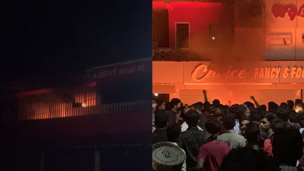 വിലാപയാത്രക്കിടെ കണ്ണൂരിൽ അക്രമം: പെരിങ്ങത്തൂരിൽ സിപിഎം ഓഫീസുകൾക്ക് തീയിട്ടു