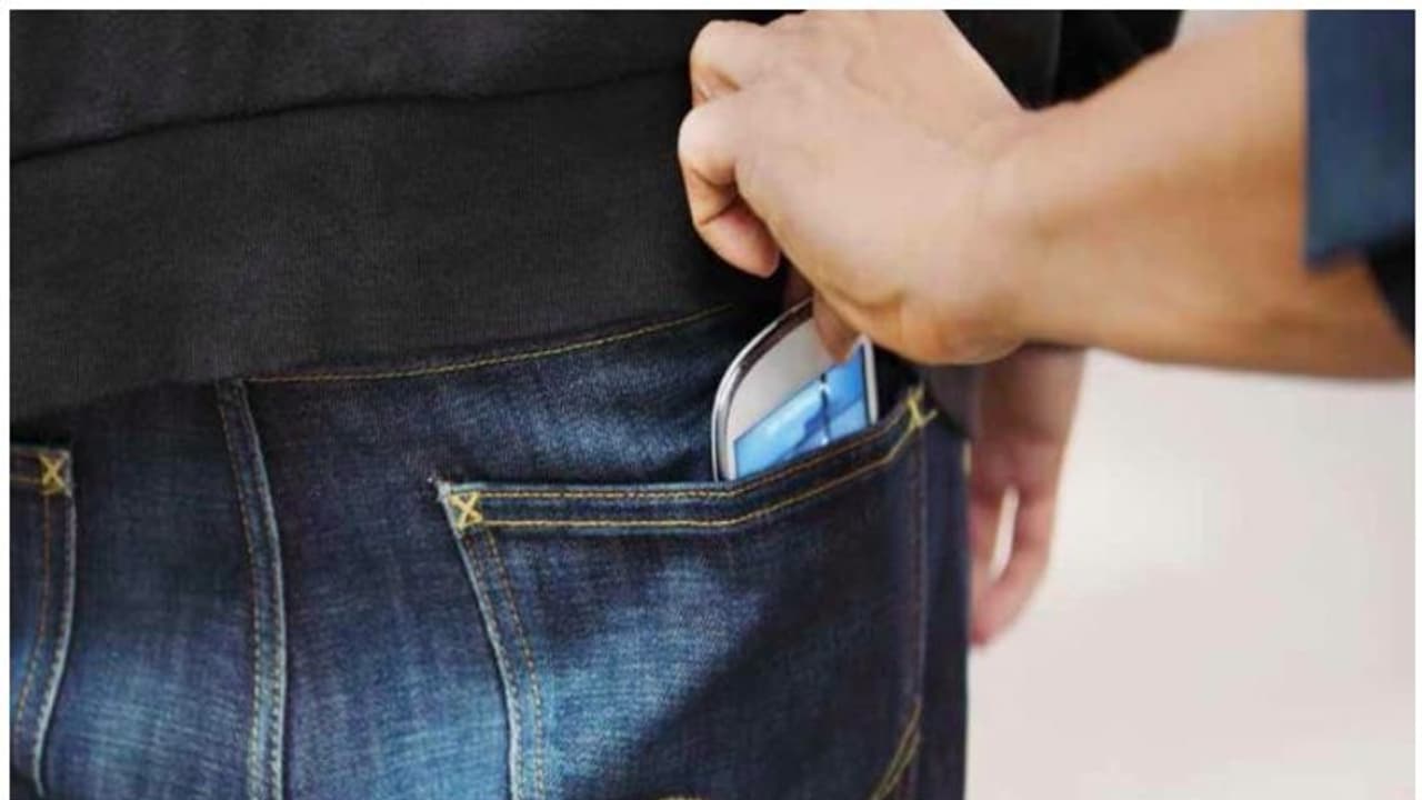 മോഷ്ടിച്ച സ്മാർട്ട് ഫോൺ കള്ളൻ ഉടമയ്ക്ക് തിരികെ കൊടുക്കാനുള്ള കാരണം ഒന്ന് മാത്രം...