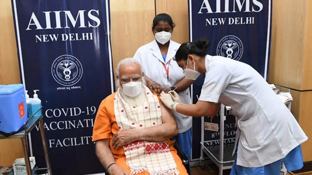 தில்லாக கெத்தாக 2வது டோஸ் கொரோனா தடுப்பூசியை செலுத்திக்கொண்ட பிரதமர் மோடி..! தில்லாக கெத்தாக 2வது டோஸ் கொரோனா தடுப்பூசியை செலுத்திக்கொண்ட பிரதமர் மோடி..!