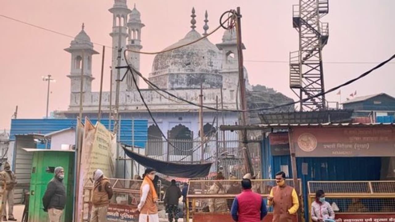 കാശി വിശ്വനാഥ ക്ഷേത്രം ​ഗ്യാൻവ്യാപി പള്ളി തർക്കം; ആർക്കിയോളജിക്കൽ സർവ്വേക്ക് അനുമതി