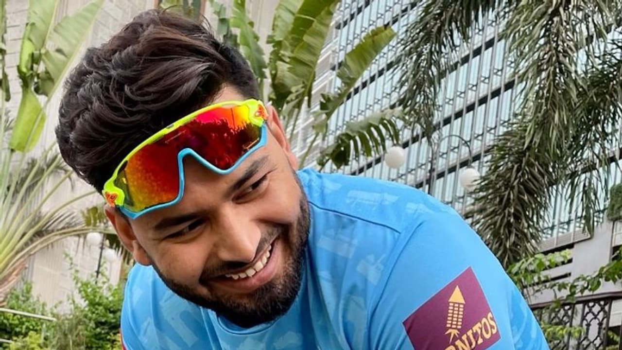 আইপিএল বন্ধ, বাগানে ঘাস কাটছেন পন্থ, বিশ্বাস না হলে দেখুন ভিডিও আইপিএল বন্ধ, বাগানে ঘাস কাটছেন পন্থ, বিশ্বাস না হলে দেখুন ভিডিও