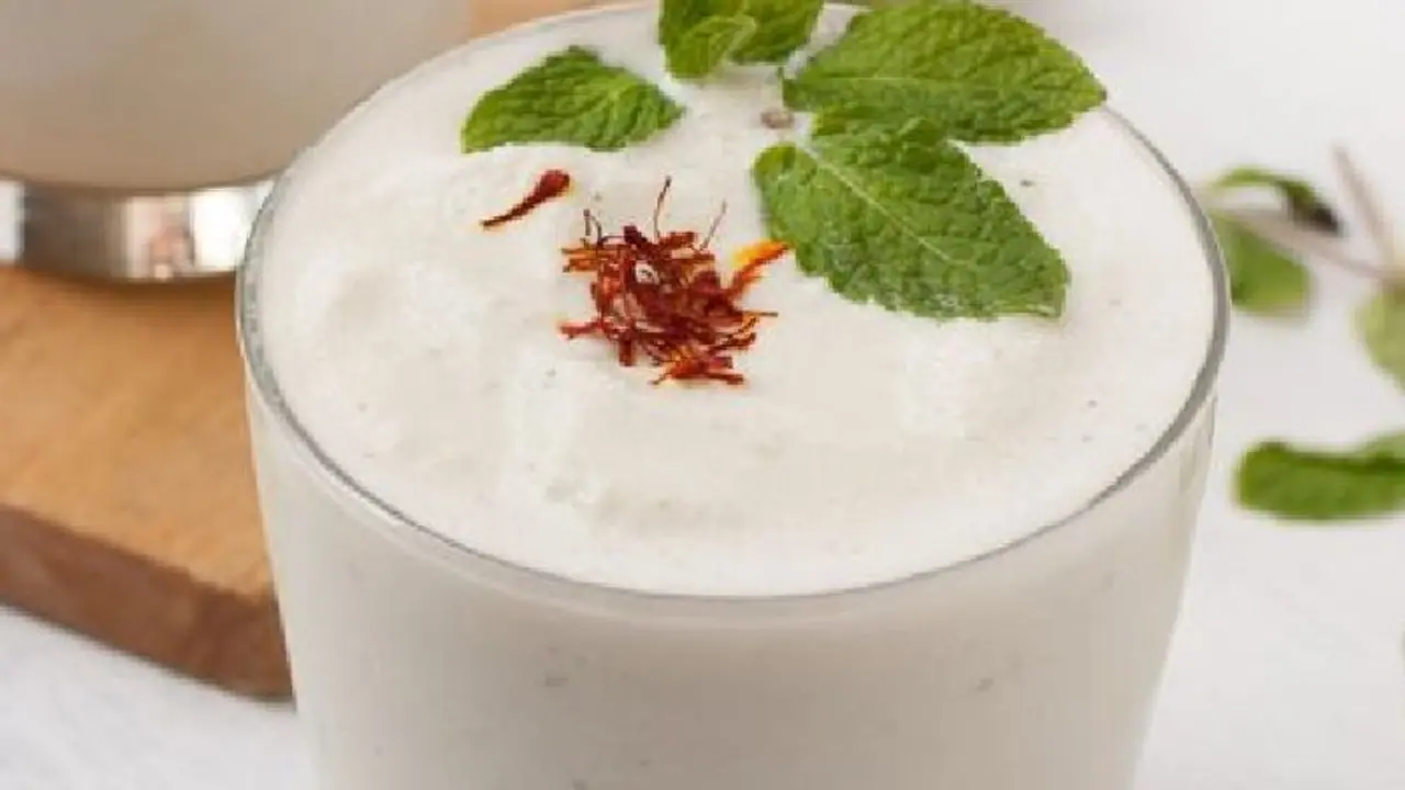 ഉഷ്ണത്തിന് പരിഹാരമായി തയ്യാറാക്കാം 'മിന്റ് ലസ്സി'; ഇതാ റെസിപ്പി.. ഉഷ്ണത്തിന് പരിഹാരമായി തയ്യാറാക്കാം 'മിന്റ് ലസ്സി'; ഇതാ റെസിപ്പി..