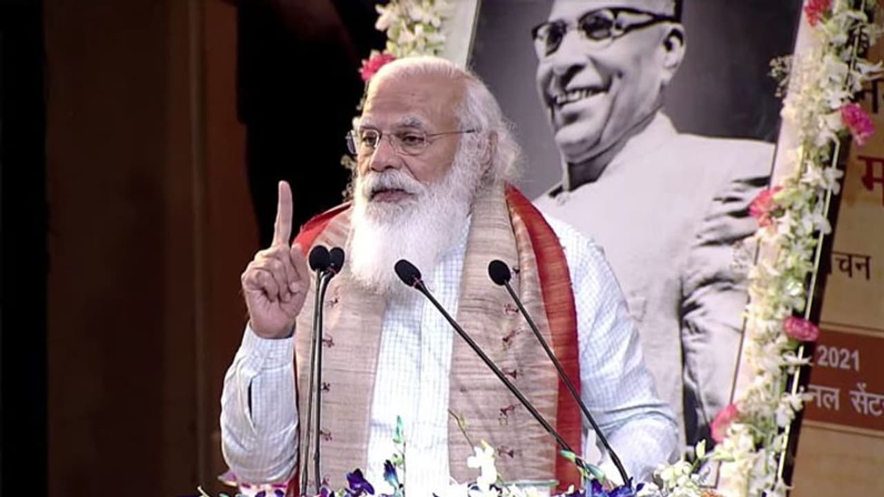 'ओडिशा इतिहास' का हिंदी वर्जन: मोदी ने कहा इतिहास केवल अतीत का अध्याय नहीं, भविष्य का आईना होता है 'ओडिशा इतिहास' का हिंदी वर्जन: मोदी ने कहा इतिहास केवल अतीत का अध्याय नहीं, भविष्य का आईना होता है