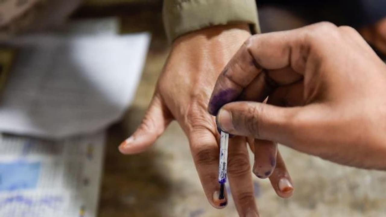 தமிழகத்தில் வாக்களிக்காத 1.70 கோடி பேர்... பொறுப்பின்மையா, அலட்சியமா, கொரோனா பீதியா..?