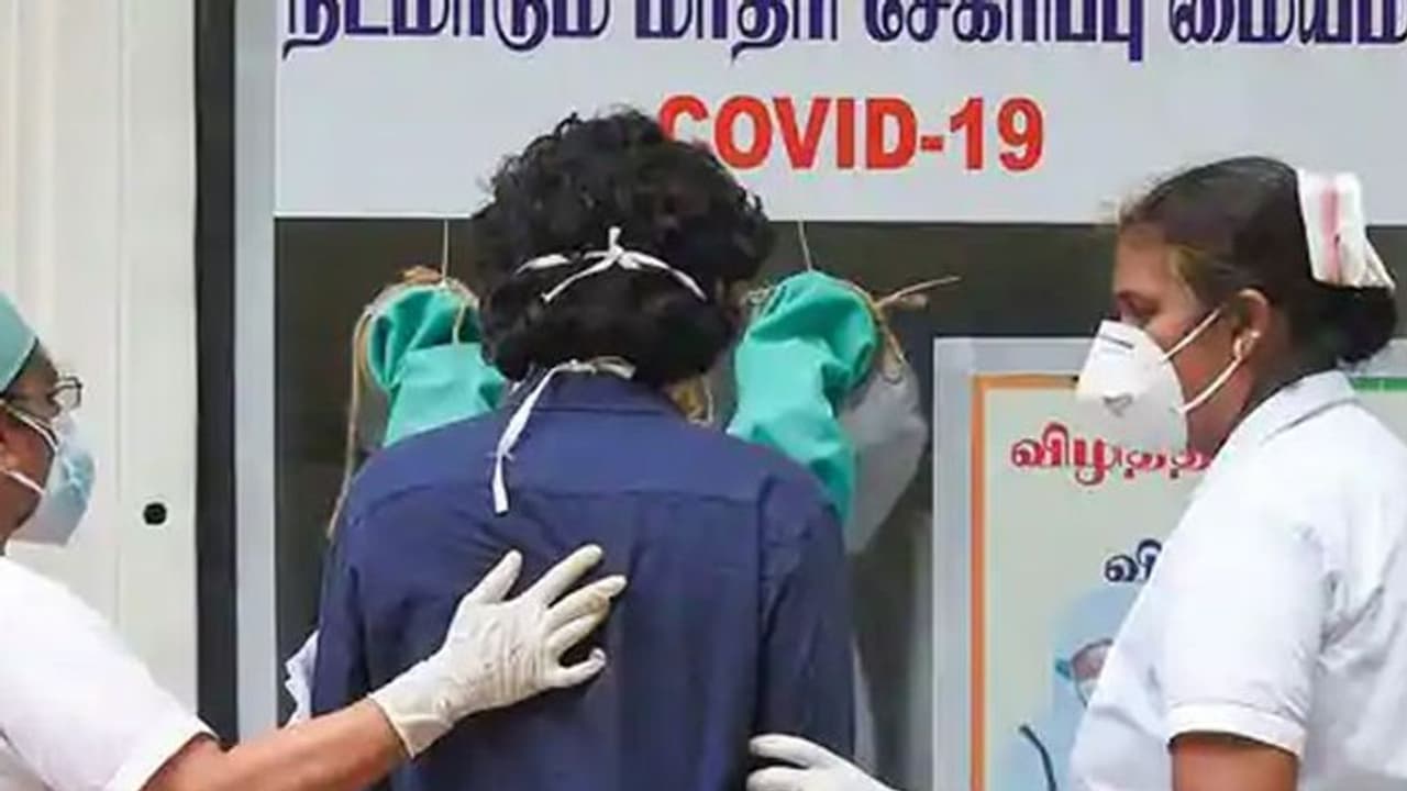 #BREAKING கொரோனாவின் கோரப்பிடியில் தமிழகம்.. உயிரிழப்பு எண்ணிக்கை 98ஆக உயர்வு.. 17,000ஐ நெருக்கும் பாதிப்பு.!