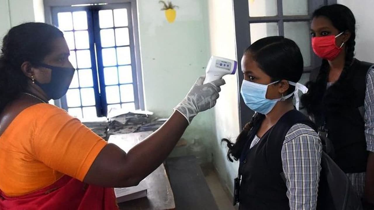 பிளஸ் 2 மாணவர்கள் கவனத்திற்கு... செய்முறை தேர்வு குறித்து பள்ளிக்கல்வித்துறை வெளியிட்ட முக்கிய அறிவிப்பு!