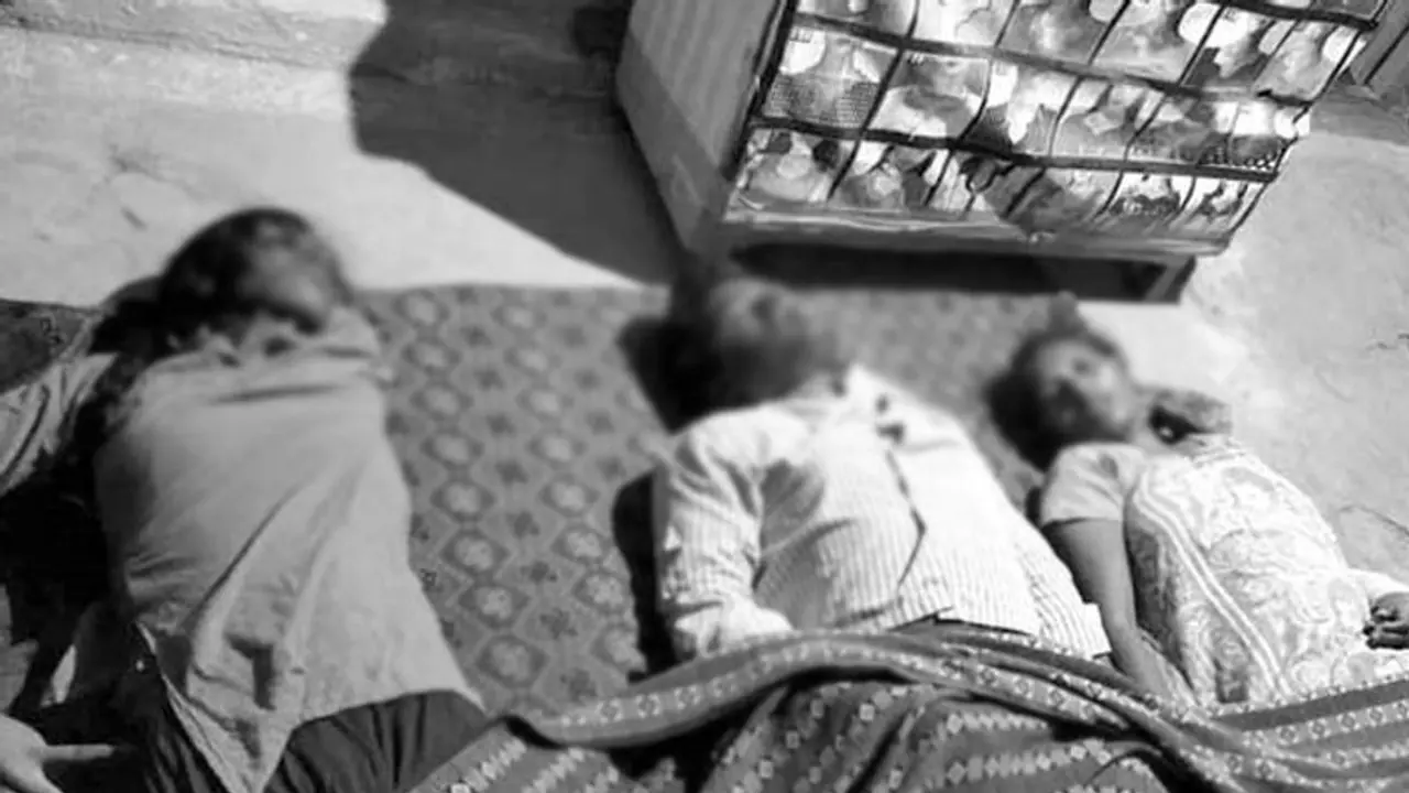 கடவுளே இதுமாதிரி கொடுமை யாருக்கும் வரக்கூடாது.. வேதனையில் ஒரே குடும்பத்தை சேர்ந்த 3 பேர் தூக்கிட்டு தற்கொலை.!