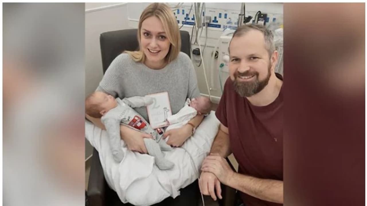 ഗര്ഭിണി രണ്ടാമതും ഗര്ഭിണിയായി, രണ്ട് കുട്ടികള്ക്കും ജന്മം നല്കി; അത്യപൂര്വമെന്ന് ഡോക്ടര്മാര് ഗര്ഭിണി രണ്ടാമതും ഗര്ഭിണിയായി, രണ്ട് കുട്ടികള്ക്കും ജന്മം നല്കി; അത്യപൂര്വമെന്ന് ഡോക്ടര്മാര്