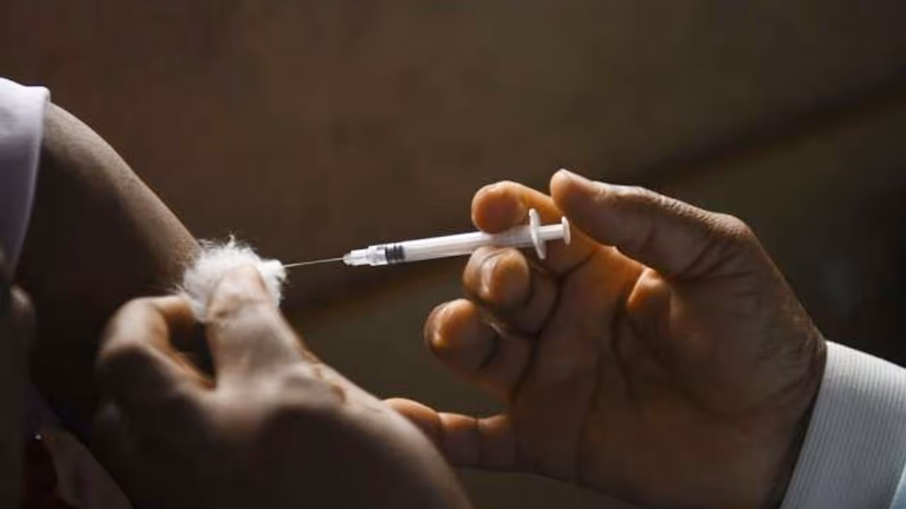 ಕೋವಿಡ್‌ ಲಸಿಕೆ ಪಡೆದ ಬಳಿಕ 180 ಮಂದಿ ಸಾವು!