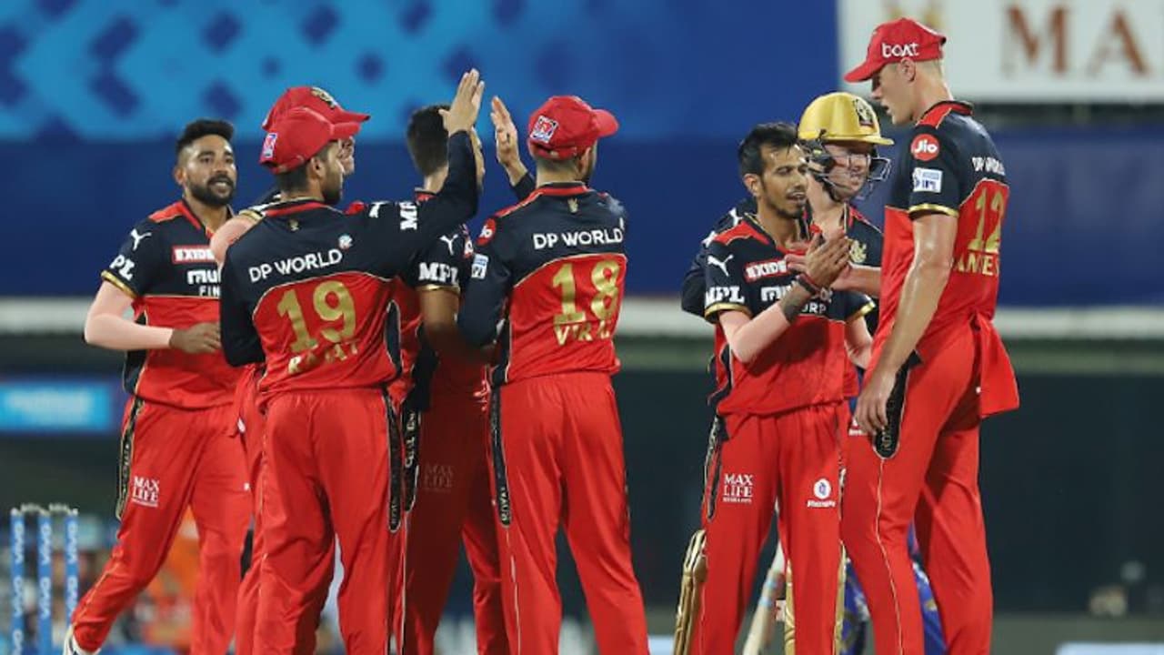 லின், சூர்யகுமார் அதிரடி பேட்டிங்.. மும்பை இந்தியன்ஸை பொட்டளம் கட்டிய ஹர்ஷல் படேல் லின், சூர்யகுமார் அதிரடி பேட்டிங்.. மும்பை இந்தியன்ஸை பொட்டளம் கட்டிய ஹர்ஷல் படேல்