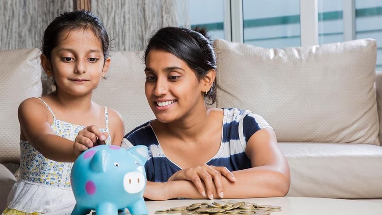 സ്ത്രീകൾക്ക് മാത്രമായുള്ള സ്കീം; രണ്ട് വർഷത്തേക്ക് രണ്ട് ലക്ഷം രൂപ നിക്ഷേപിക്കൂ, പലിശ വരുമാനം ഇങ്ങനെ സ്ത്രീകൾക്ക് മാത്രമായുള്ള സ്കീം; രണ്ട് വർഷത്തേക്ക് രണ്ട് ലക്ഷം രൂപ നിക്ഷേപിക്കൂ, പലിശ വരുമാനം ഇങ്ങനെ