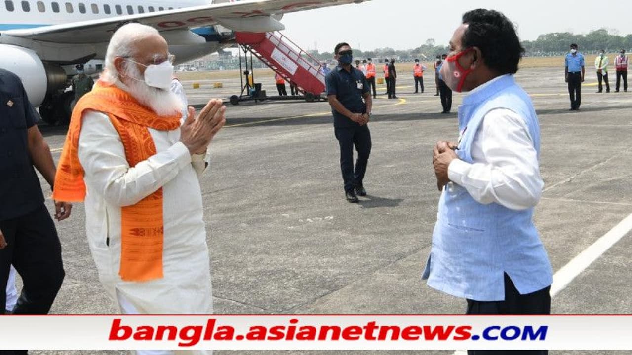 'বাইক অ্যাম্বুলেন্স দাদা'কে দেখেই জড়িয়ে ধরলেন মোদী, চেনেন কি এই পদ্মশ্রী চা শ্রমিককে 'বাইক অ্যাম্বুলেন্স দাদা'কে দেখেই জড়িয়ে ধরলেন মোদী, চেনেন কি এই পদ্মশ্রী চা শ্রমিককে