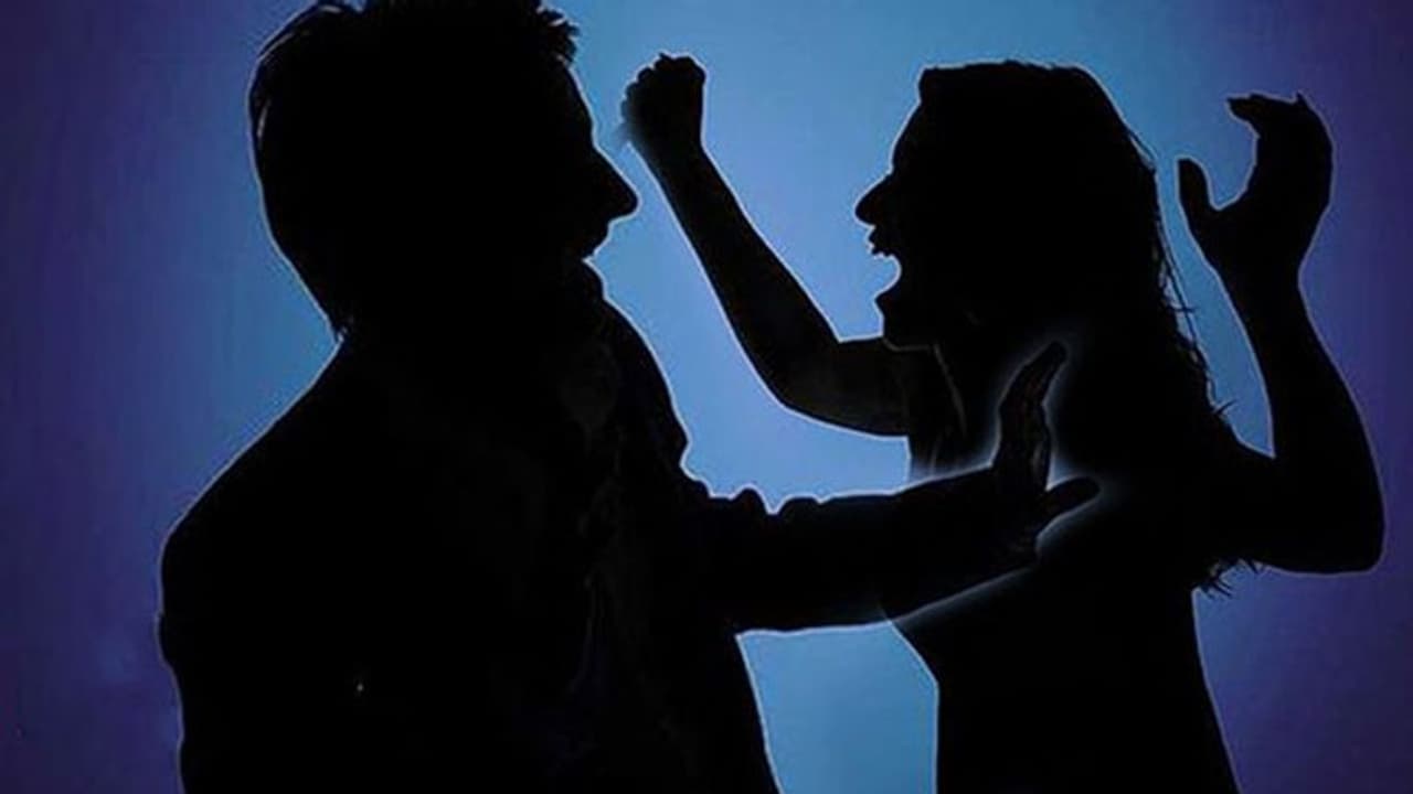 எவ்வளவு சொல்லியும் கேட்காத மனைவி... உல்லாசத்துக்கு ஆசைப்பட்டு உயிரை விட்ட பரிதாபம்..! எவ்வளவு சொல்லியும் கேட்காத மனைவி... உல்லாசத்துக்கு ஆசைப்பட்டு உயிரை விட்ட பரிதாபம்..!