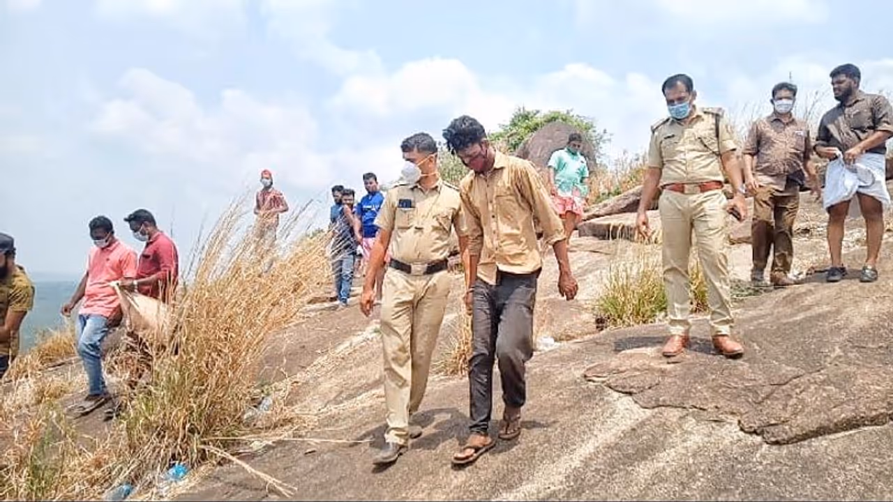 കൊക്കയിൽ യുവാവിന്റെ മൃതദേഹം കണ്ടെത്തിയ സംഭവം കൊലപാതകം; സുഹൃത്ത് അറസ്റ്റില് കൊക്കയിൽ യുവാവിന്റെ മൃതദേഹം കണ്ടെത്തിയ സംഭവം കൊലപാതകം; സുഹൃത്ത് അറസ്റ്റില്
