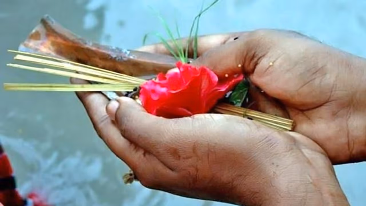 Mauni Amavasya 2022: পিতৃ দোষ দূর করতে মৌনী অমাবস্যার দিনে মেনে চলুন এই নিয়মগুলি Mauni Amavasya 2022: পিতৃ দোষ দূর করতে মৌনী অমাবস্যার দিনে মেনে চলুন এই নিয়মগুলি