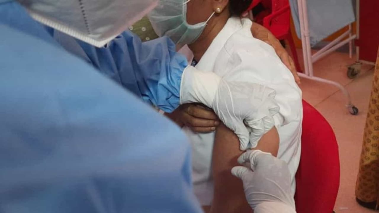 18 साल से ज्यादा उम्र के लोग वैक्सीनेशन के बाद नहीं करें ये काम, इन बातों का भी रखें ध्यान 18 साल से ज्यादा उम्र के लोग वैक्सीनेशन के बाद नहीं करें ये काम, इन बातों का भी रखें ध्यान