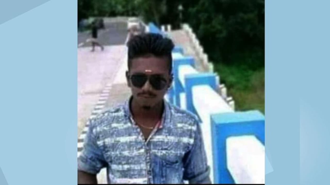 ആറന്മുളയിൽ കൈവിലങ്ങുമായി പൊലീസ് കസ്റ്റഡിയിൽ നിന്നും രക്ഷപ്പെട്ട പ്രതിയെ പിടികൂടി ആറന്മുളയിൽ കൈവിലങ്ങുമായി പൊലീസ് കസ്റ്റഡിയിൽ നിന്നും രക്ഷപ്പെട്ട പ്രതിയെ പിടികൂടി