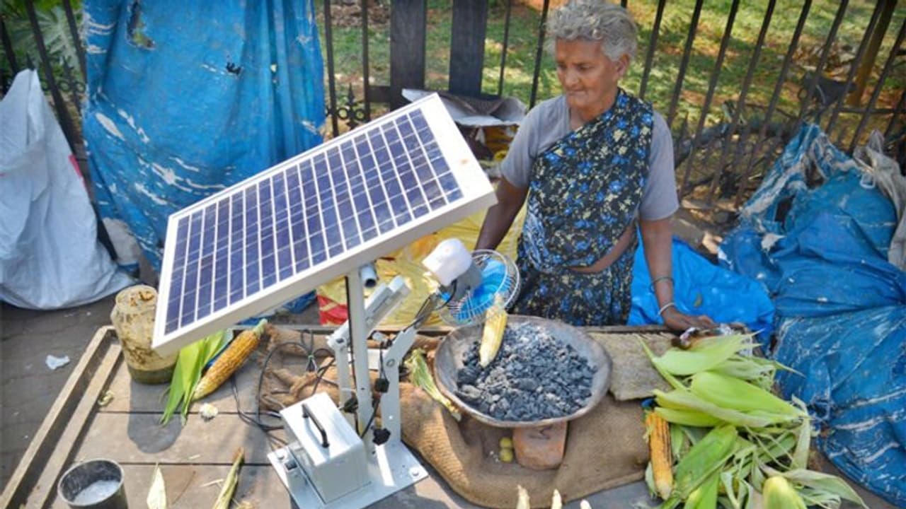 75 साल की बुजुर्ग महिला का टैलेंट, बनाया भुट्टा पकाने का ऐसा जुगाड़ कि देख शॉक्ड रह गया क्रिकेटर