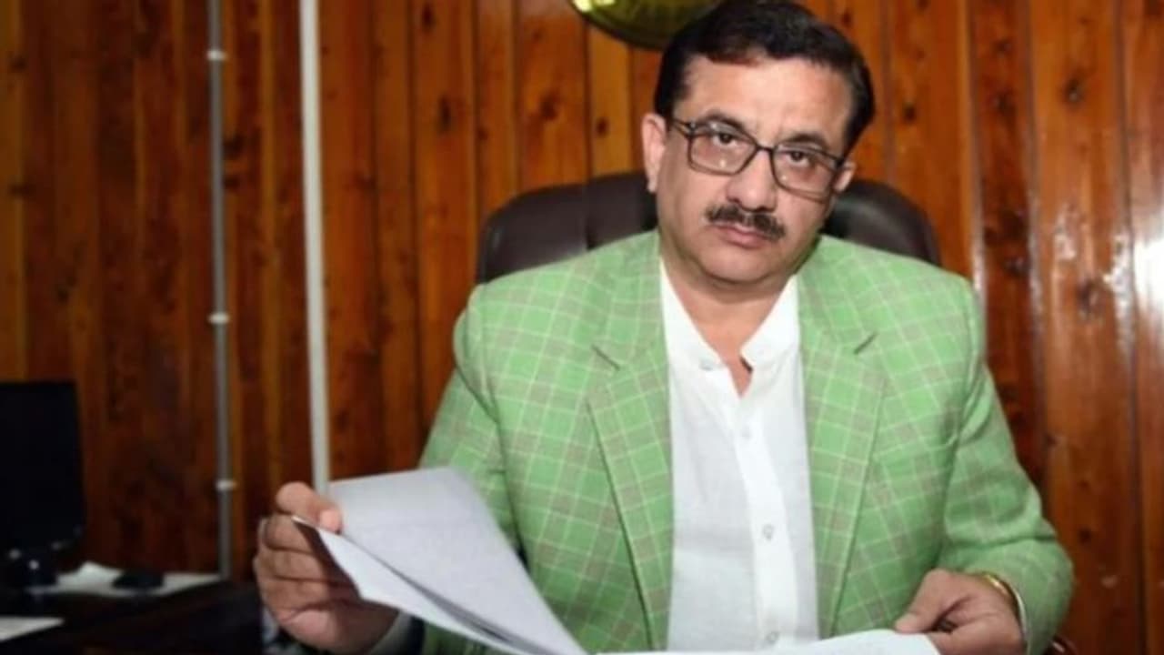 सुप्रीम कोर्ट ने कुरान की आयतों के खिलाफ याचिका खारिज की, वसीम रिजवी पर ठोका 50 हजार का जुर्माना सुप्रीम कोर्ट ने कुरान की आयतों के खिलाफ याचिका खारिज की, वसीम रिजवी पर ठोका 50 हजार का जुर्माना